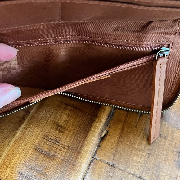 Free People Vegan Pebble Leather Tan Wristlet Clutch - Picture 5 of 5